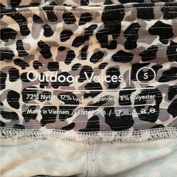 Outdoor Voices TechSweat™ Flex 7/8 Legging in Snow Leopard - Small - Picture 3 of 5